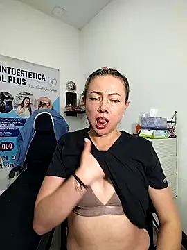 Snapshot of Madisson-04_ chatting on November 2025 12:08:02 PM Madisson-04 online show from November 2025 12:08:02 PM