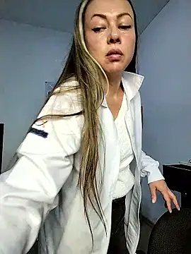 Snapshot of Madisson-04_ chatting on November 2025 06:45:02 PM Madisson-04 online show from November 2025 06:45:02 PM