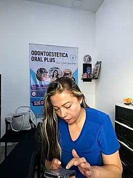 Snapshot of Madisson-04_ chatting on December 2025 06:47:02 PM Madisson-04 online show from December 2025 06:47:02 PM