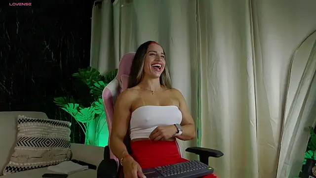 Emily Foxx01 online show from July 2026 12:12:01 AM
