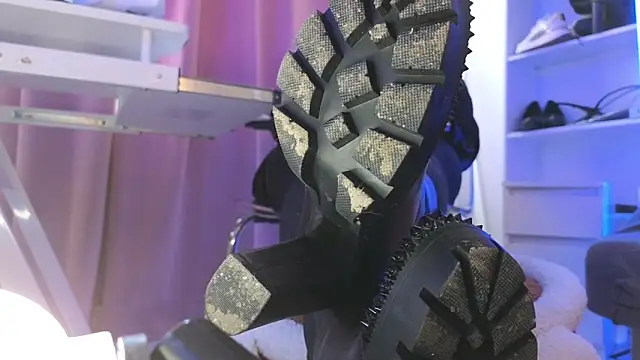 CruelSiren online show from November 2025 07:46:02 AM