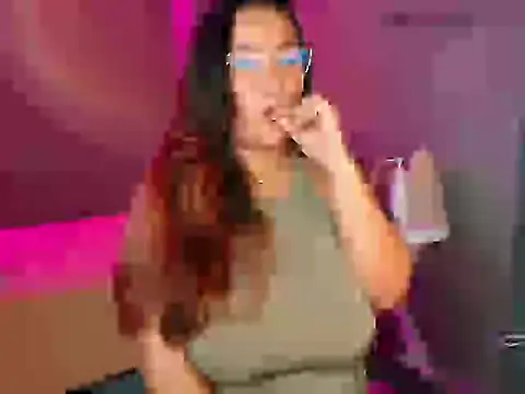 Snapshot of sophiejuicy_ chatting on October 2025 08:23:02 AM sophiejuicy online show from October 2025 08:23:02 AM