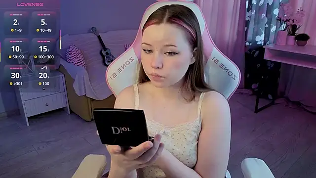 Snapshot of Sweetie_Hope chatting on October 2025 07:28:02 AM Sweetie Hope online show from October 2025 07:28:02 AM