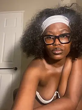 Moonzy77 online show from September 2025 05:46:01 PM