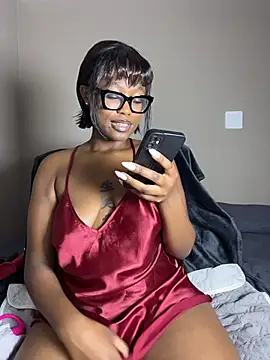 Moonzy77 online show from December 2025 02:02:02 PM