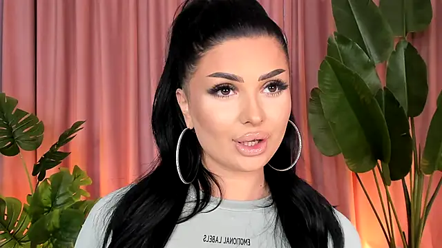 KylieKroftt online show from October 2025 02:38:02 PM