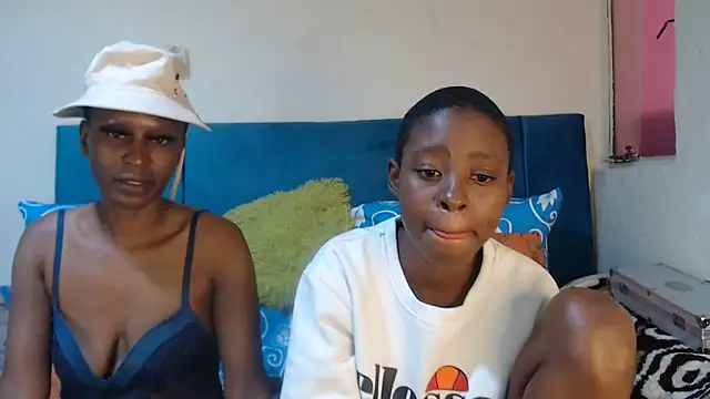 Snapshot of SweetSlenderChoc chatting on April 2026 08:31:02 PM SweetSlenderChoc online show from April 2026 08:31:02 PM