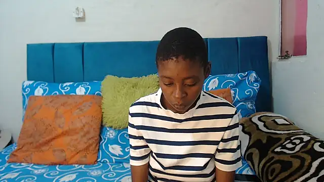 Snapshot of SweetSlenderChoc chatting on April 2026 07:06:01 PM SweetSlenderChoc online show from April 2026 07:06:01 PM