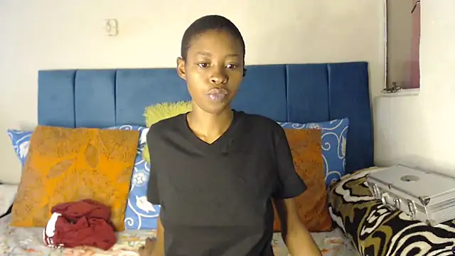 Snapshot of SweetSlenderChoc chatting on May 2026 02:43:01 PM SweetSlenderChoc online show from May 2026 02:43:01 PM