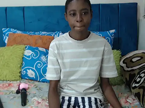 Snapshot of SweetSlenderChoc chatting on May 2026 11:16:01 AM SweetSlenderChoc online show from May 2026 11:16:01 AM