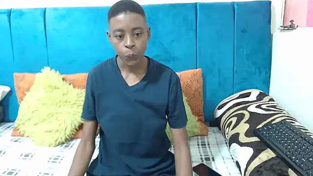 Snapshot of SweetSlenderChoc chatting on May 2026 03:41:02 PM SweetSlenderChoc online show from May 2026 03:41:02 PM