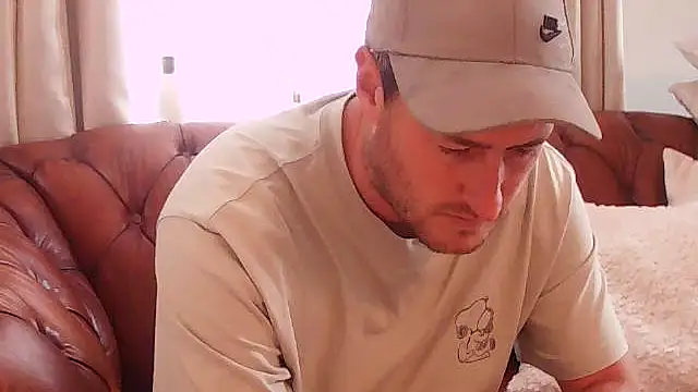 Snapshot of Londonlad818 chatting on September 2025 01:24:02 PM Londonlad818 online show from September 2025 01:24:02 PM