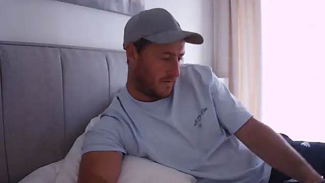 Snapshot of Londonlad818 chatting on September 2025 10:40:01 AM Londonlad818 online show from September 2025 10:40:01 AM