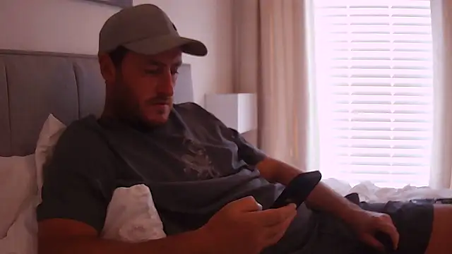 Snapshot of Londonlad818 chatting on September 2025 01:25:02 PM Londonlad818 online show from September 2025 01:25:02 PM