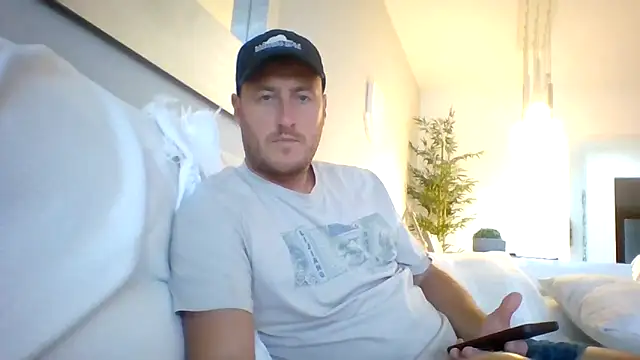 Snapshot of Londonlad818 chatting on October 2025 01:24:02 PM Londonlad818 online show from October 2025 01:24:02 PM