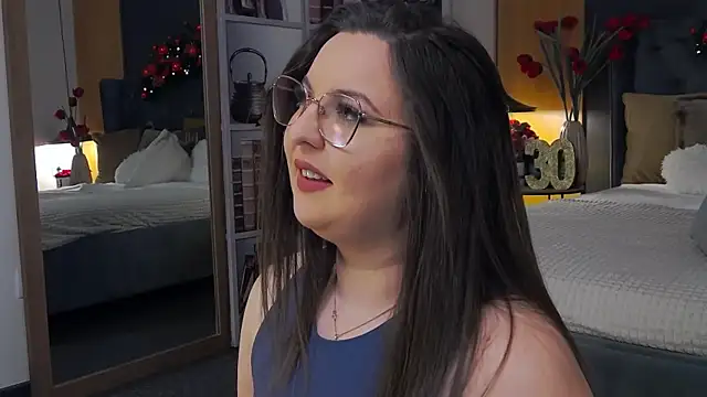 Mia Swano online show from December 2025 11:33:02 PM