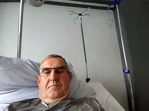 Snapshot of Oldmenhot66 chatting on October 2025 08:37:02 AM Oldmenhot66 online show from October 2025 08:37:02 AM