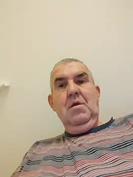 Oldmenhot66 online show from December 2025 05:16:01 AM