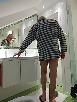 Snapshot of Oldmenhot66 chatting on April 2026 04:57:01 AM Oldmenhot66 online show from April 2026 04:57:01 AM