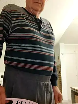 Snapshot of Oldmenhot66 chatting on April 2026 03:28:01 AM Oldmenhot66 online show from April 2026 03:28:01 AM