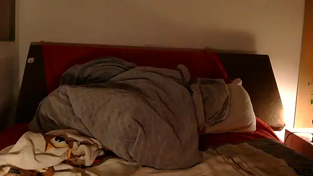 Snapshot of EdelHolz91 chatting on April 2026 02:53:02 AM EdelHolz91 online show from April 2026 02:53:02 AM