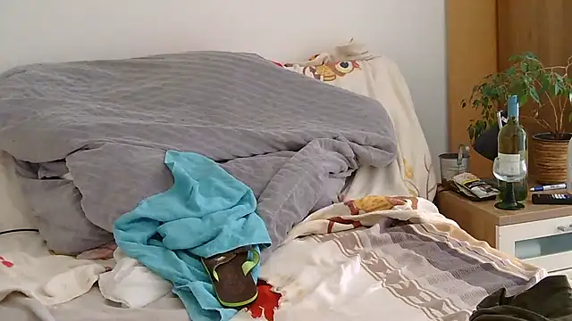 Snapshot of EdelHolz91 chatting on April 2026 01:44:02 PM EdelHolz91 online show from April 2026 01:44:02 PM