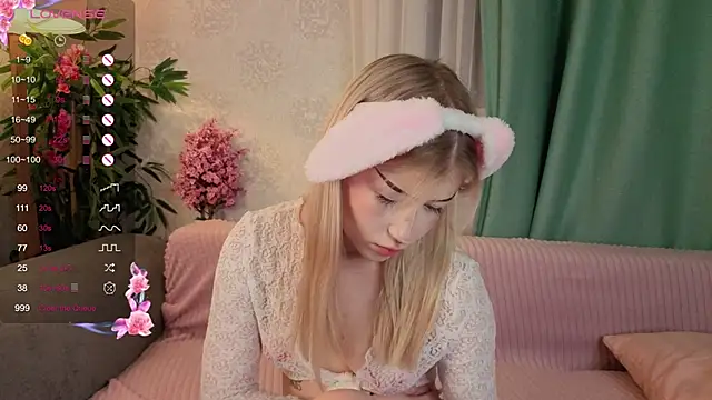 AudieKaemmerer online show from October 2025 04:35:02 PM