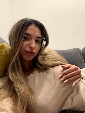 Snapshot of ItalianGirl chatting on October 2025 07:56:01 PM ItalianGirl online show from October 2025 07:56:01 PM