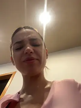 Snapshot of ItalianGirl chatting on October 2025 02:46:01 PM ItalianGirl online show from October 2025 02:46:01 PM