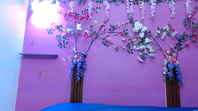 skinnysofia18 online show from March 2026 01:47:01 PM