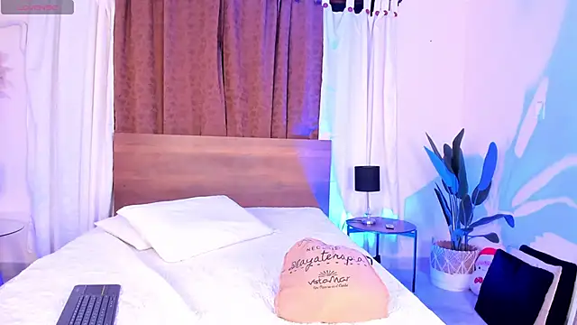 Snapshot of ViolettGomez_93 chatting on April 2026 05:07:01 AM ViolettGomez 93 online show from April 2026 05:07:01 AM