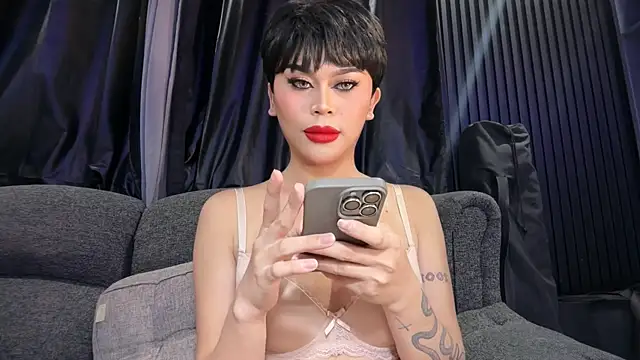 Snapshot of erotictsmonica chatting on May 2026 04:28:02 AM erotictsmonica online show from May 2026 04:28:02 AM