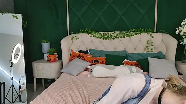 Beverly Gomes online show from October 2025 10:49:02 AM