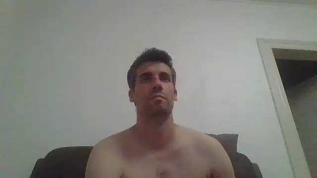 JulioIsHere4you online show from June 2026 09:53:01 PM