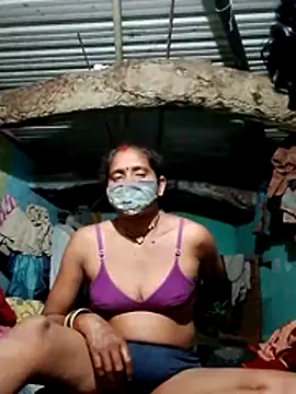 Snapshot of CUTE-004 chatting on October 2025 03:18:02 PM CUTE-004 online show from October 2025 03:18:02 PM