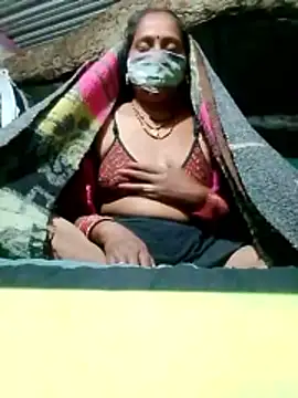 Snapshot of CUTE-004 chatting on November 2025 04:51:01 PM CUTE-004 online show from November 2025 04:51:01 PM