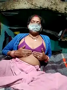 Snapshot of CUTE-004 chatting on November 2025 03:15:02 PM CUTE-004 online show from November 2025 03:15:02 PM