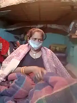 Snapshot of CUTE-004 chatting on December 2025 04:57:02 PM CUTE-004 online show from December 2025 04:57:02 PM