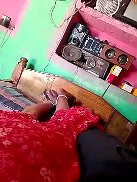 Snapshot of CUTE-004 chatting on April 2026 04:57:01 AM CUTE-004 online show from April 2026 04:57:01 AM