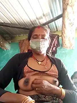 Snapshot of CUTE-004 chatting on April 2026 10:04:02 AM CUTE-004 online show from April 2026 10:04:02 AM