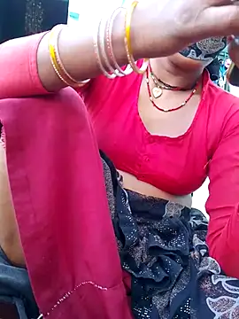 Snapshot of CUTE-004 chatting on May 2026 12:57:01 PM CUTE-004 online show from May 2026 12:57:01 PM