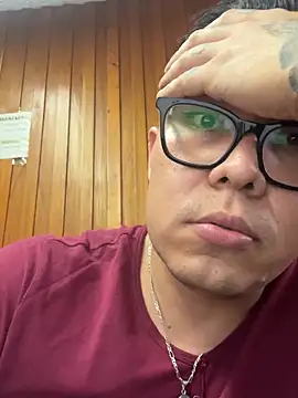 Snapshot of Luis0930h chatting on September 2025 11:38:01 PM Luis0930h online show from September 2025 11:38:01 PM