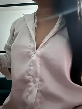 Yui-Linh online show from October 2025 08:16:02 AM