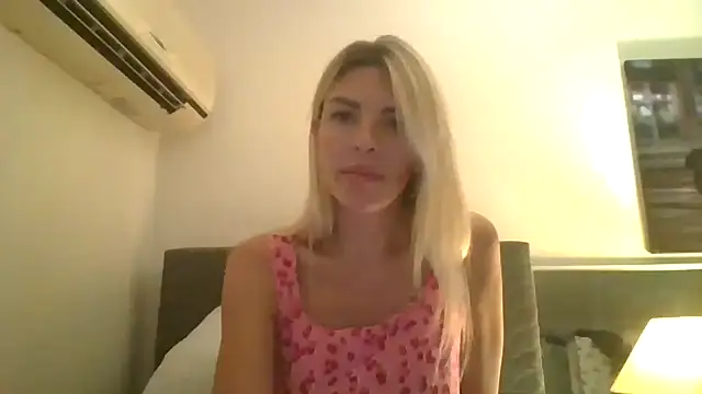 Liliwii1 online show from October 2025 08:31:01 PM