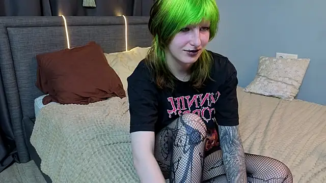 Snapshot of KandraCruser chatting on October 2025 08:18:02 PM KandraCruser online show from October 2025 08:18:02 PM