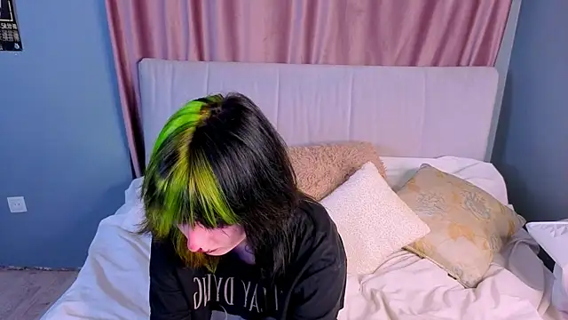 Snapshot of KandraCruser chatting on October 2025 08:10:01 PM KandraCruser online show from October 2025 08:10:01 PM