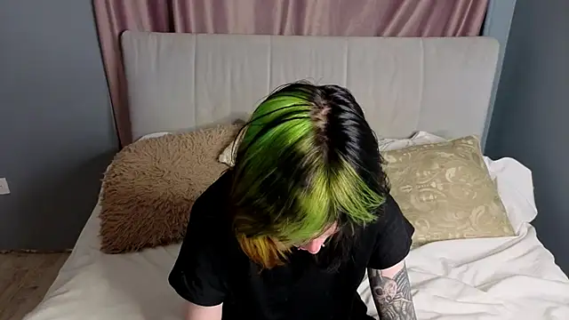 Snapshot of KandraCruser chatting on October 2025 08:20:02 PM KandraCruser online show from October 2025 08:20:02 PM