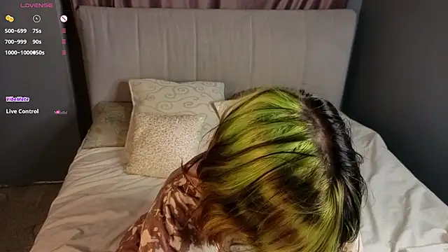 Snapshot of KandraCruser chatting on November 2025 08:10:01 PM KandraCruser online show from November 2025 08:10:01 PM