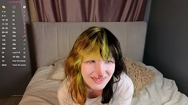 Snapshot of KandraCruser chatting on November 2025 08:10:01 PM KandraCruser online show from November 2025 08:10:01 PM