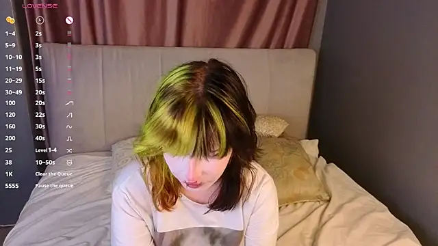 Snapshot of KandraCruser chatting on November 2025 08:07:01 PM KandraCruser online show from November 2025 08:07:01 PM